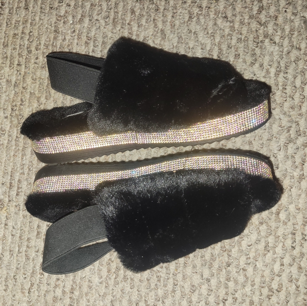 BAMBOO faux fur elastic strap sandals with rhinestones